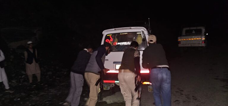 Keran Police Rescues Stranded Passengers During Late Night Emergency.